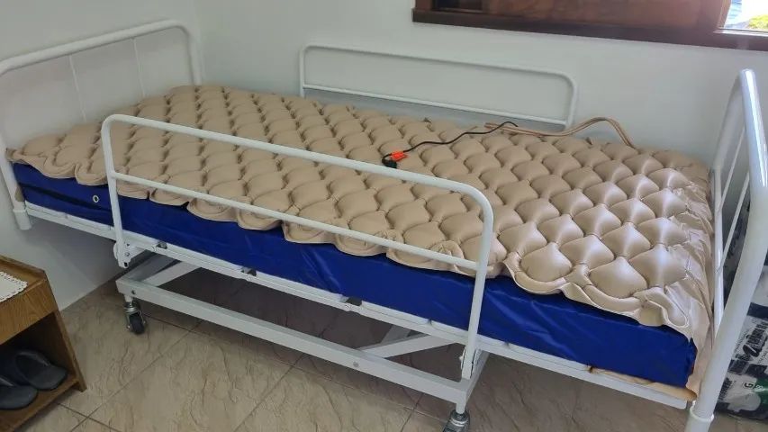Cama hospitalar usada - Foto 2