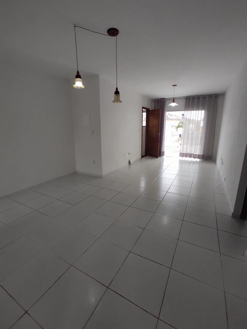 Lindo apartamento 2/4 sendo uma suíte em cond.no Farol de Itapuã