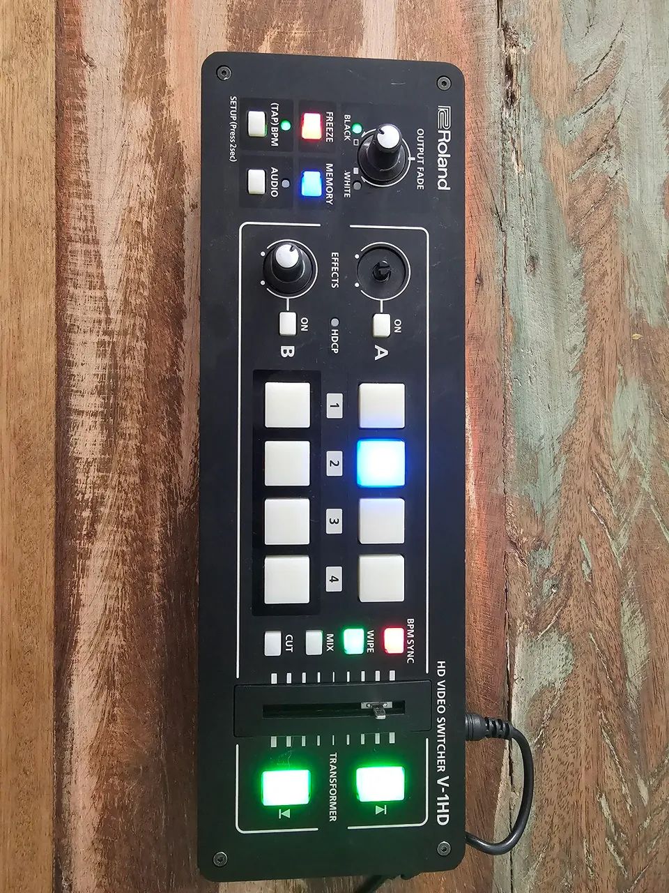 Roland V-1HD - Mixer de Vídeo HD