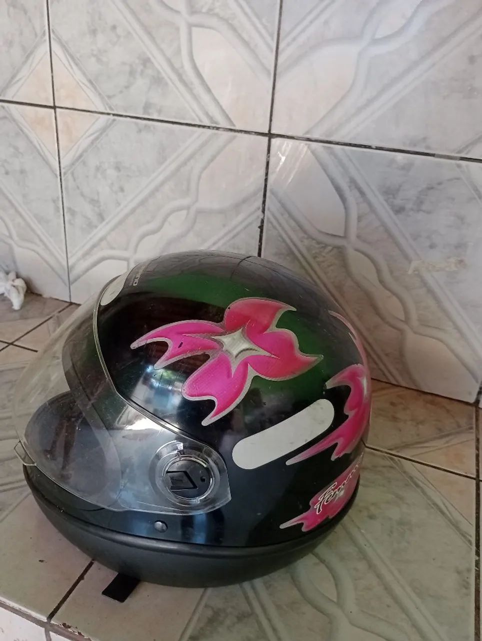 Semi-new helmet64293684169346123