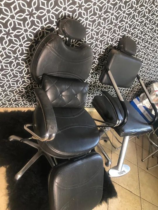 Vende-se combo com 2 cadeiras (maquiador e cabeleireiro) usadas - Foto 2