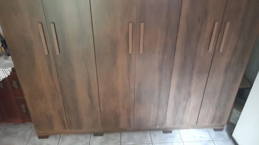 GUARDA ROUPAS 06 PORTAS Med.: 2,00m largura x 2,18m altura x 0,47m profund.
