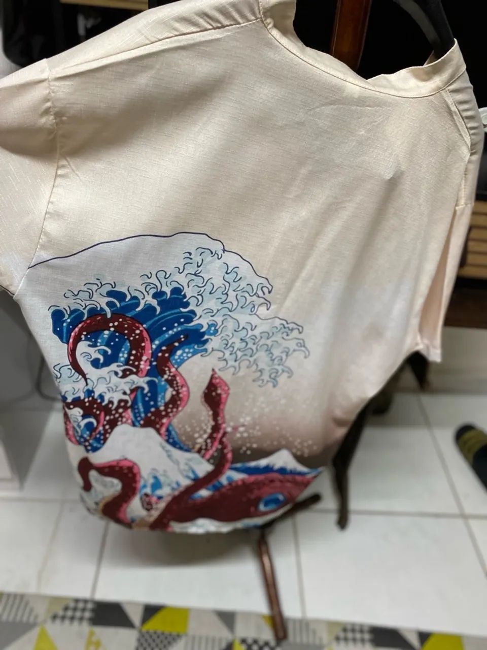 Camisa Estampada Kraken - Estilo Japonês - Foto 2
