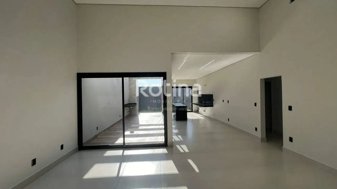 Casa à venda, 3 quartos, Novo Mundo - Uberlândia/MG - Rotina Imobiliária