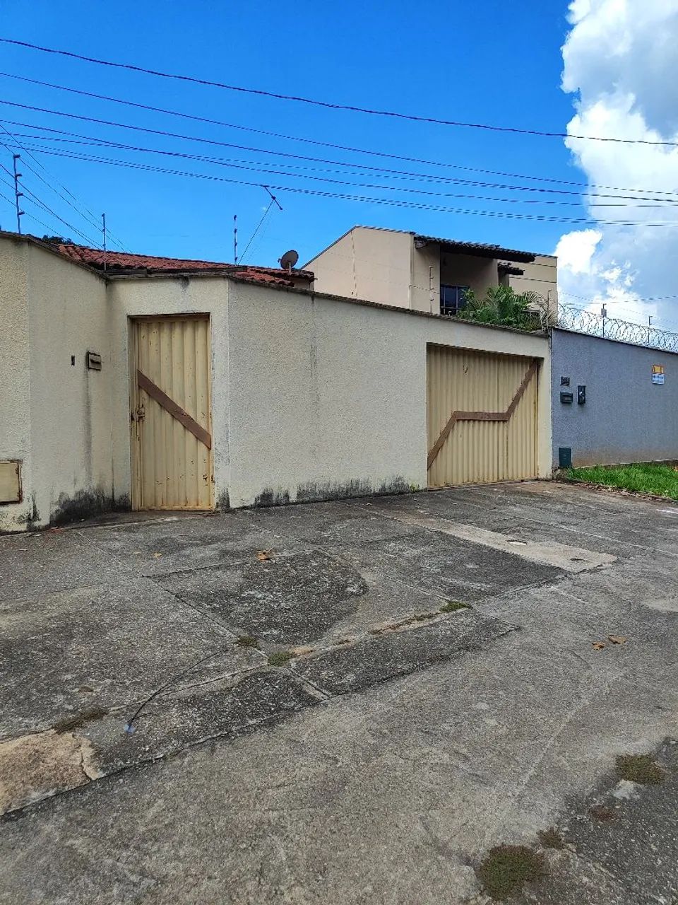 Vende-se casa no Garavelo 