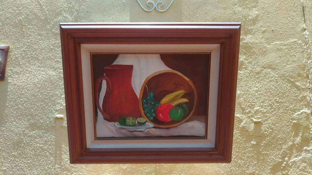 Quadro de frutas e jarro, com 44cm x52cm, em bom estado. Envio a qq. localidade. E Outros.