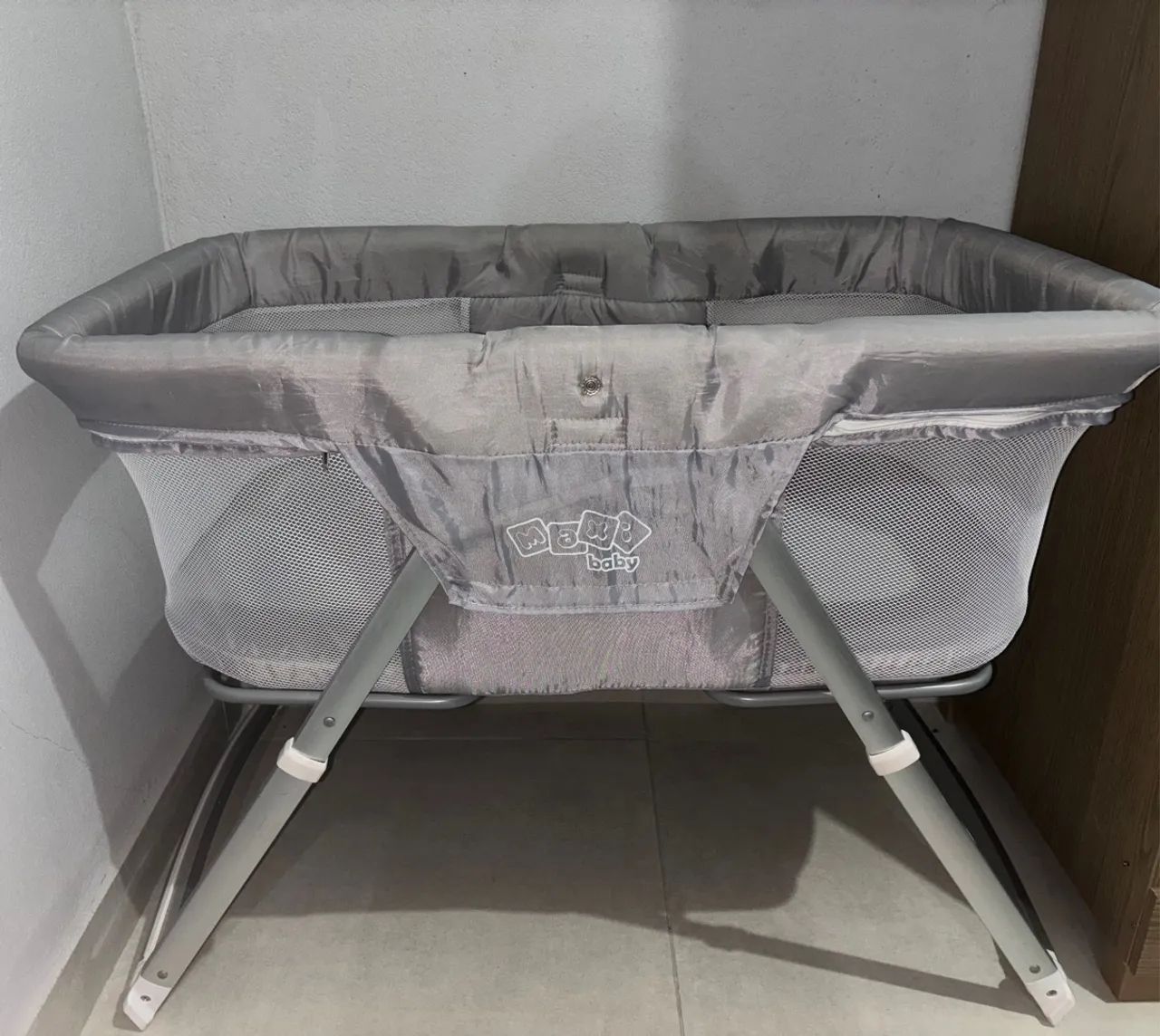 Berço dobrável para bebê - usado somente por 5 meses