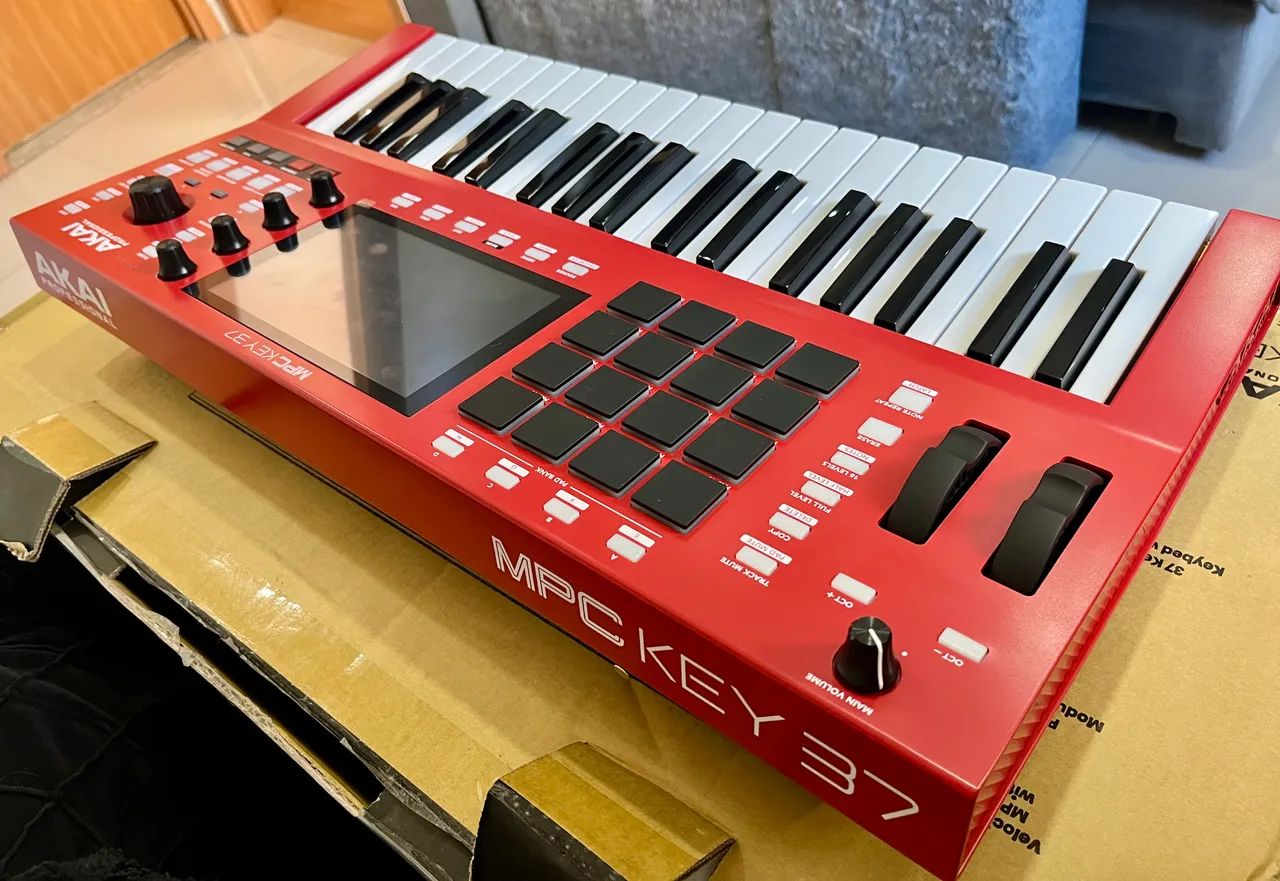 Akai MPC KEY 37 WORKSTATION- Nord Yamaha Roland Kurzweil Casio