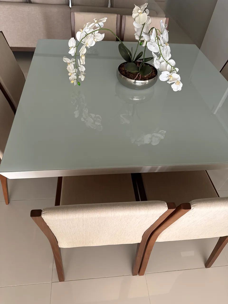 Mesa madeira e vidro com 6 cadeira da marca SIER