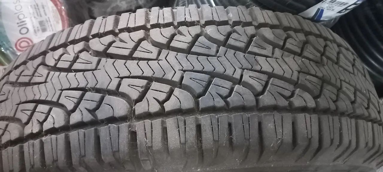 Pneu pirelli 225x75x16 novo