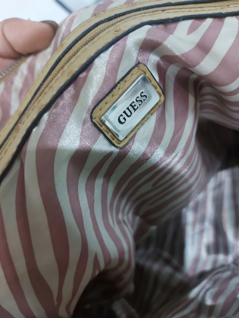 Bolsa Guess Original - Detalhes em Couro - Foto 3