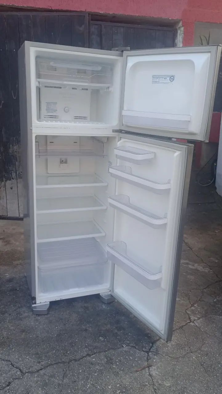 GELADEIRA INOX ELECTROLUX FROST FREE 310 LITROS  - Foto 3