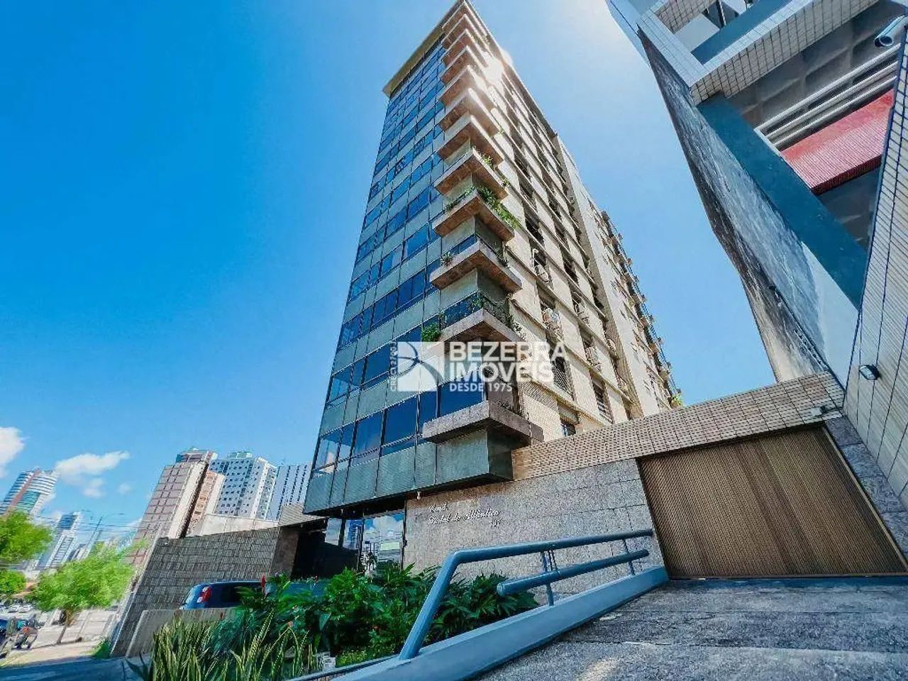 Apartamento com Vista para o mar e 4 dormitórios à venda, 300 m² por R$ 800.000 - Petrópol