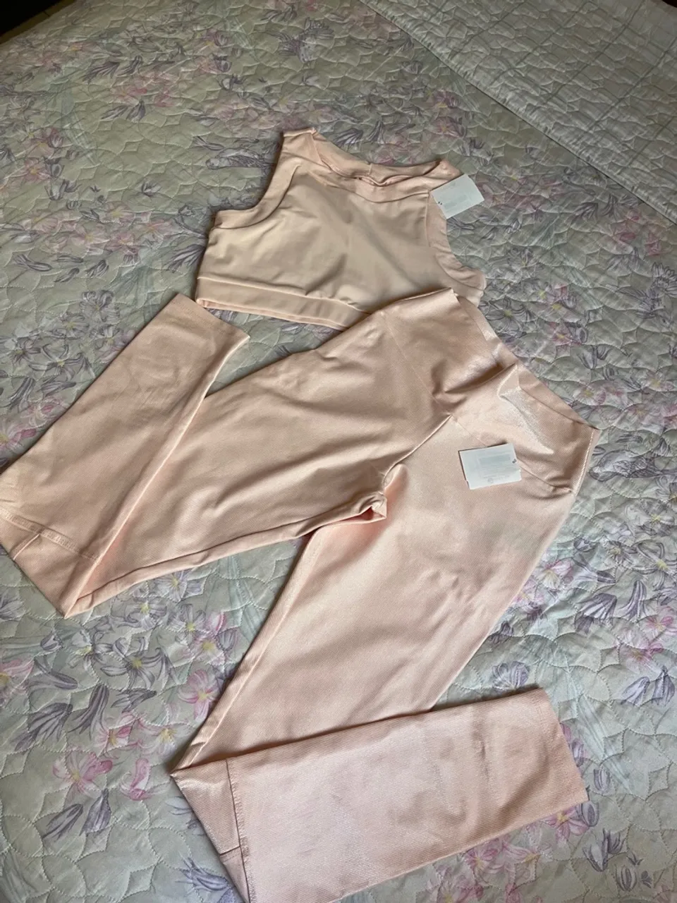 Conjunto esportivo Legg e top