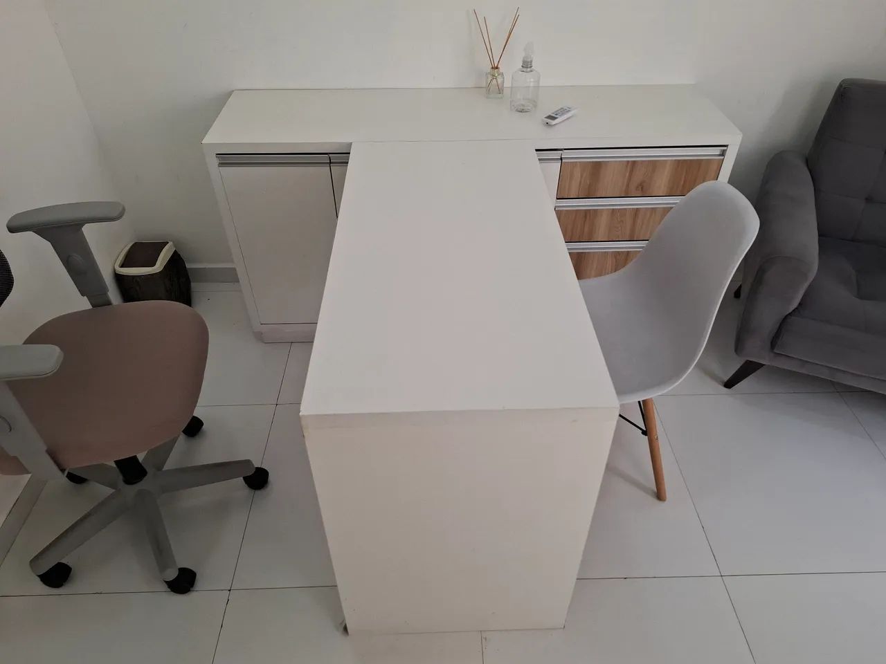 Mesa de Escritório Branca em L