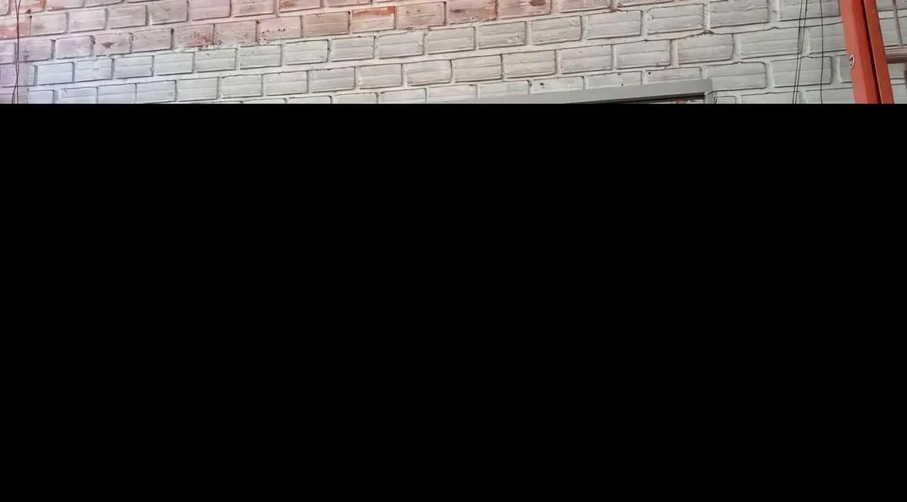 Portão de correr suspenso em inóx e tela  - Foto 3