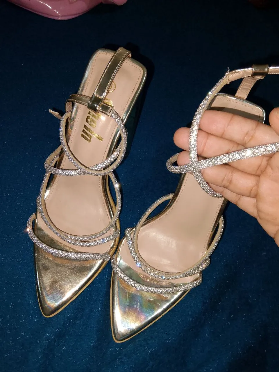 Sandália Feminina Dourada com Strass
