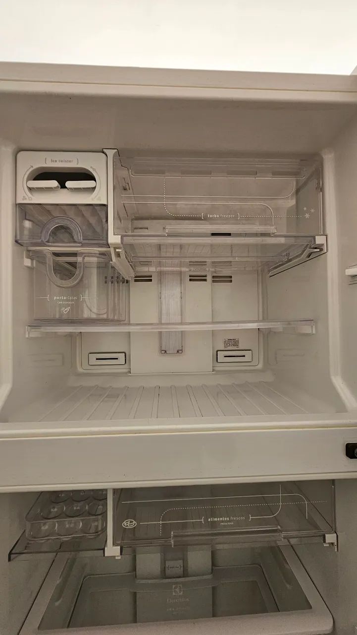 Geladeira Electrolux 220v Com defeito simples. - Foto 4