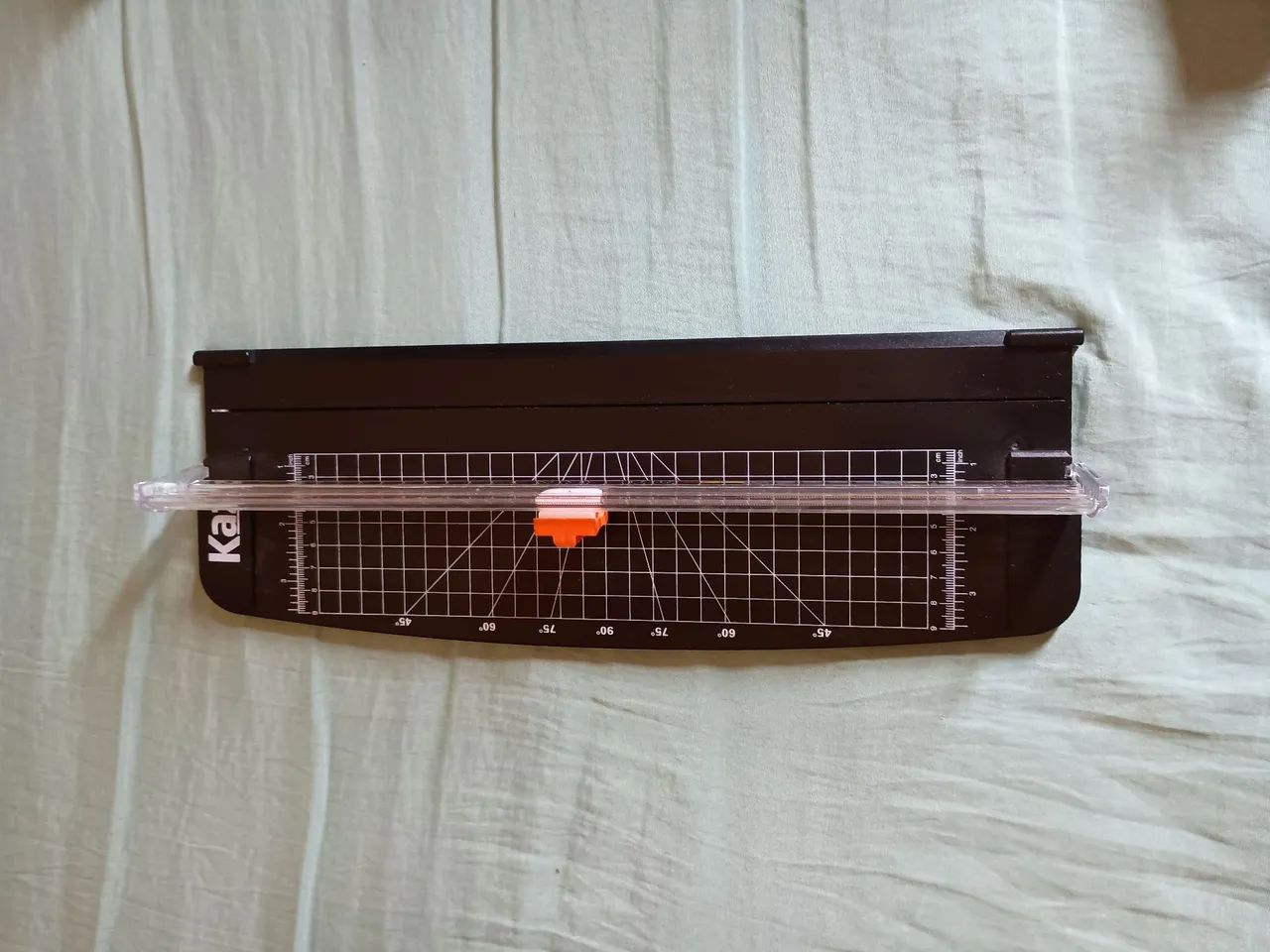 Guilhotina corta papel A4