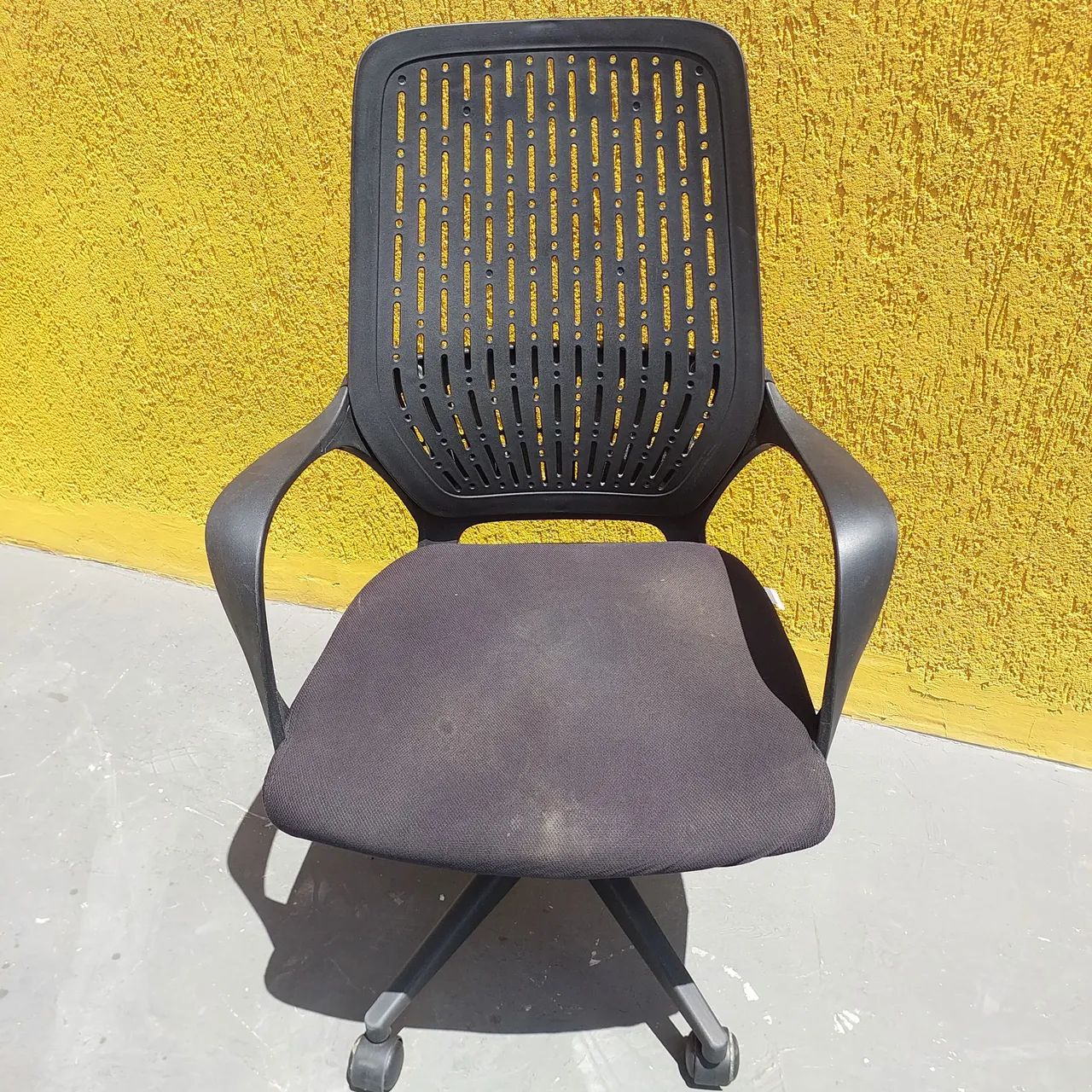 Cadeira de Escritório Giratória com Rodinhas - Foto 4