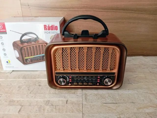 Rádio Portátil Bluetooth com Lanterna FM e Pendrive