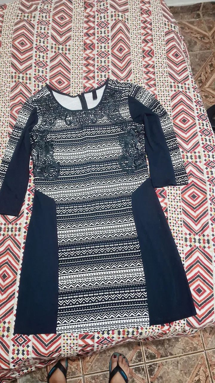 Vestido estampada com detalhes em renda - Foto 2