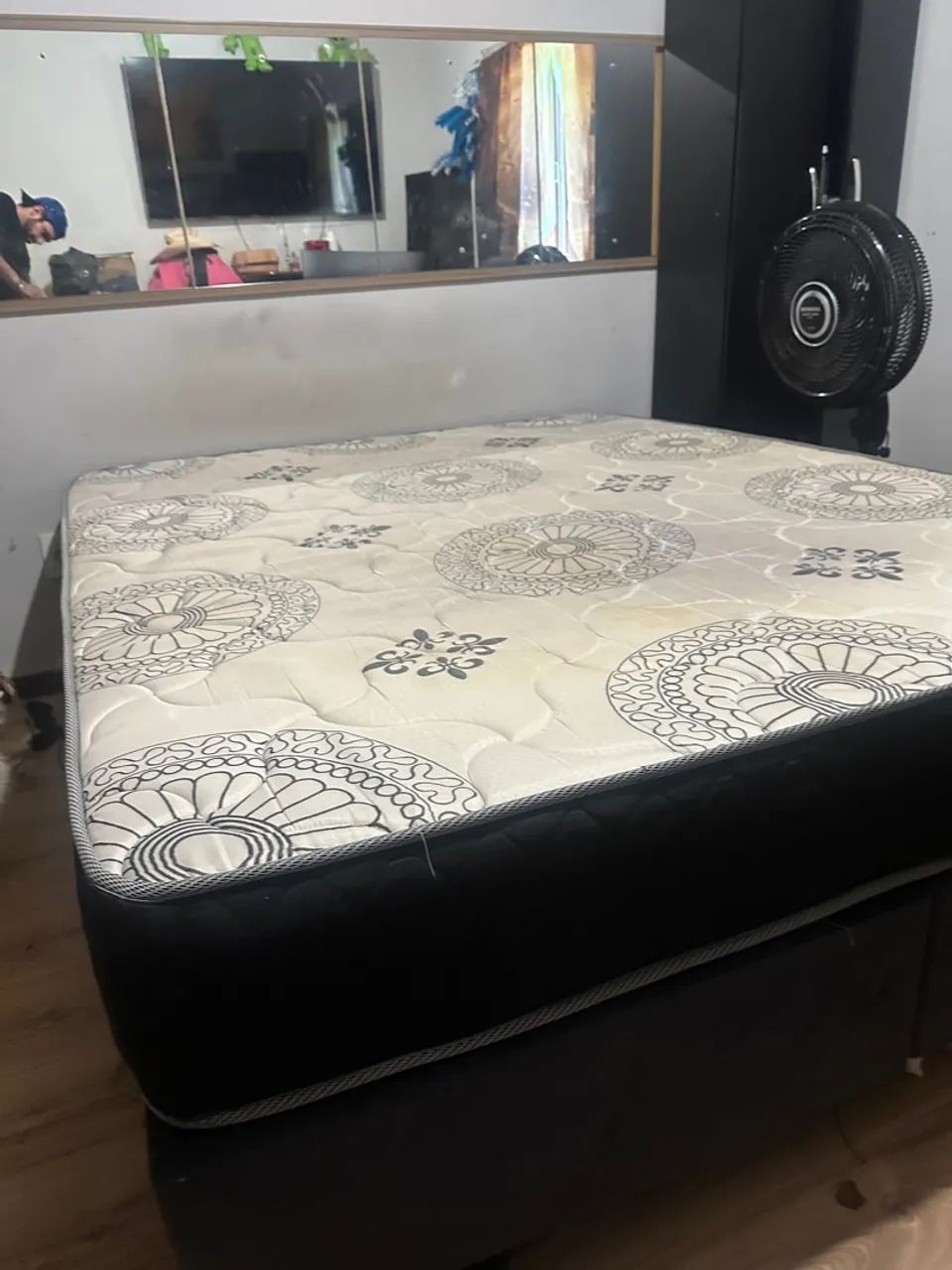 Cama queen + colchão 