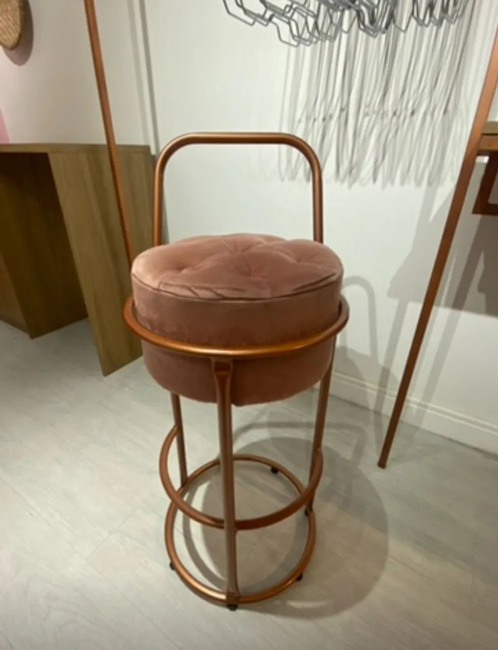 Kit 2 Banquetas (alta/baixa) R$250,00