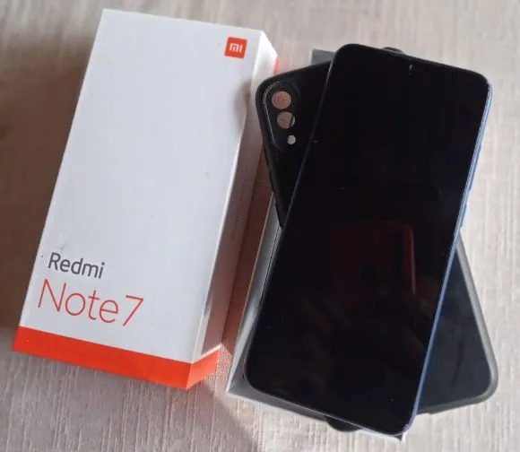 Celular em perfeito estado sem trinca