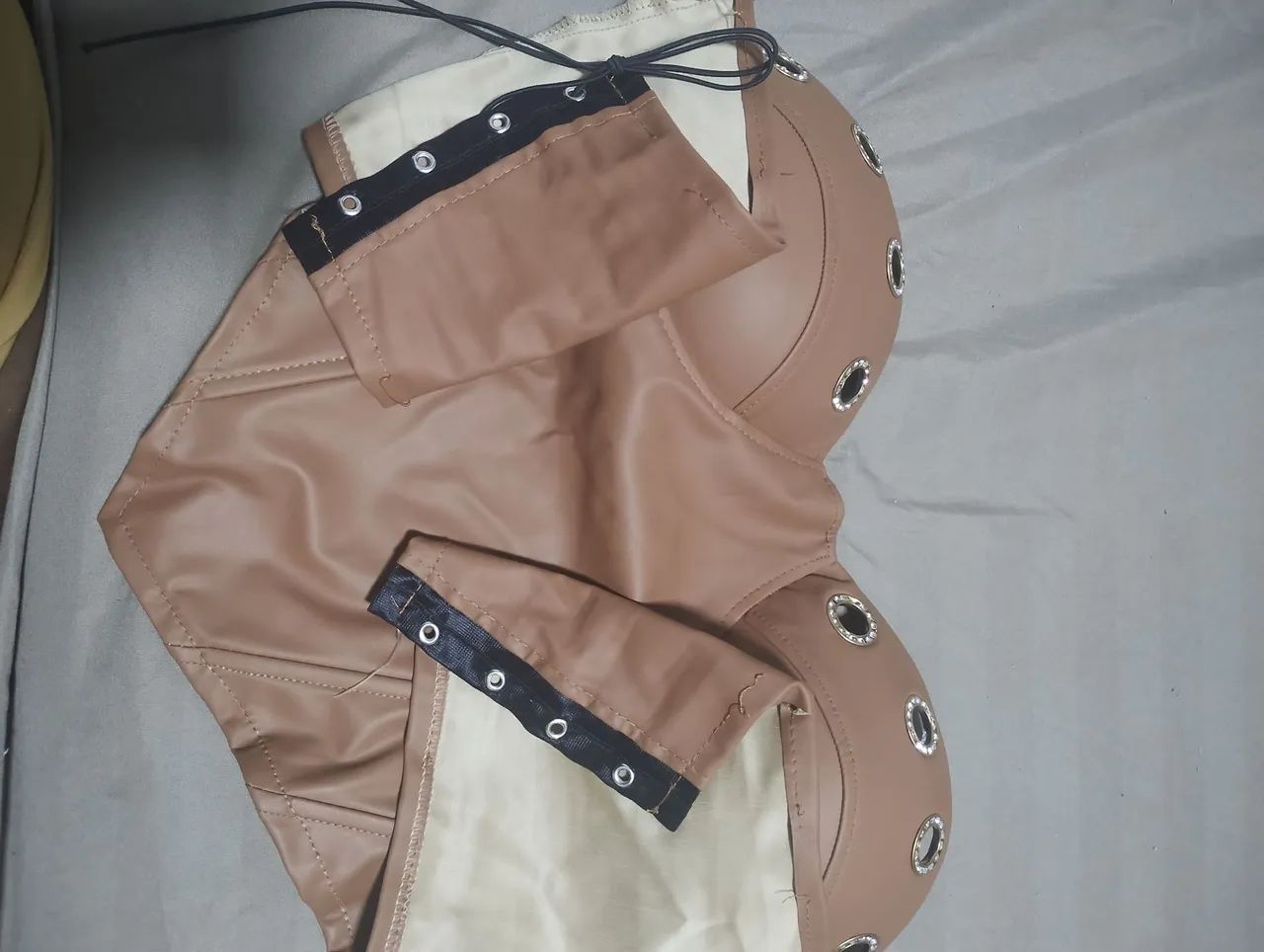 Top Corset Bege com Detalhes em Strass - Foto 3
