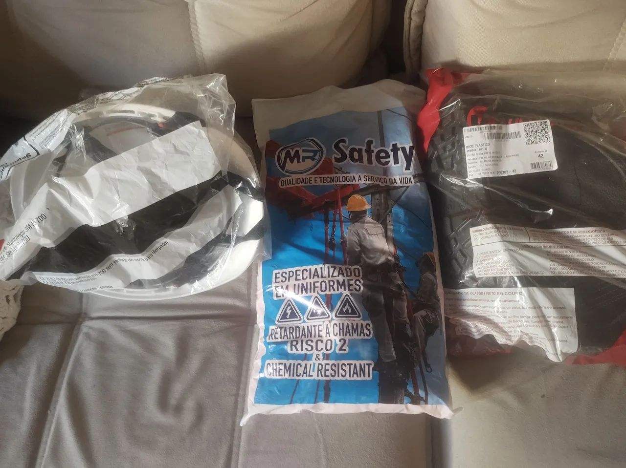 Kit de Segurança para Trabalho - Capacete e Botas