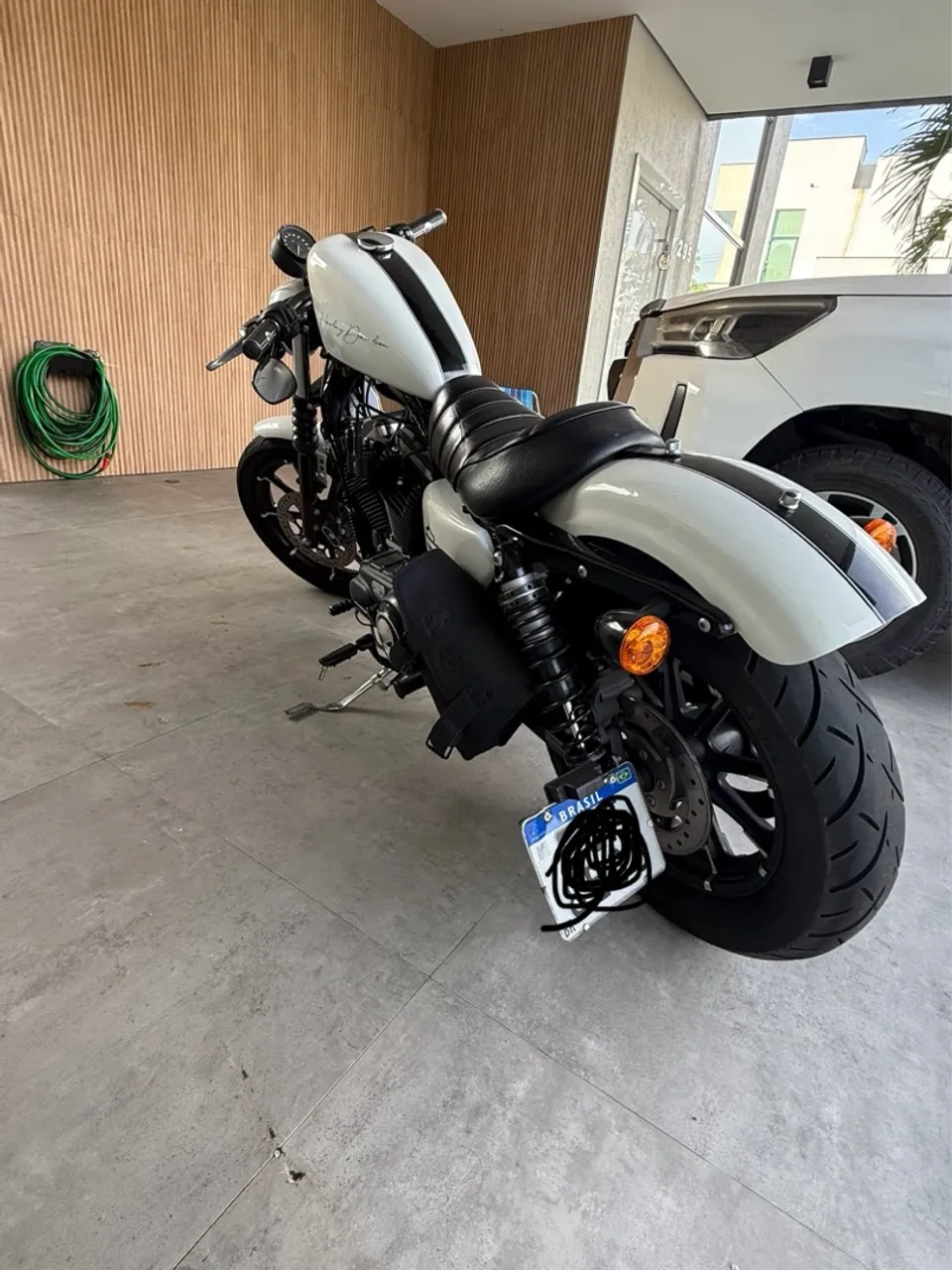 Harley Davidson 883N moto muito nova
