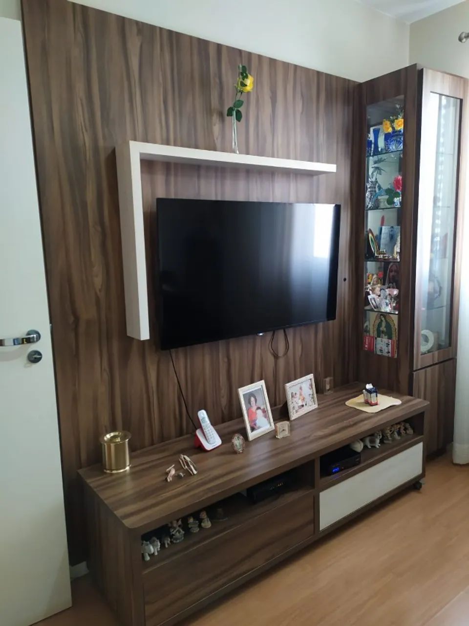 RACK  E CRISTALEIRA COM PAINEL PARA TV - SEMI NOVA