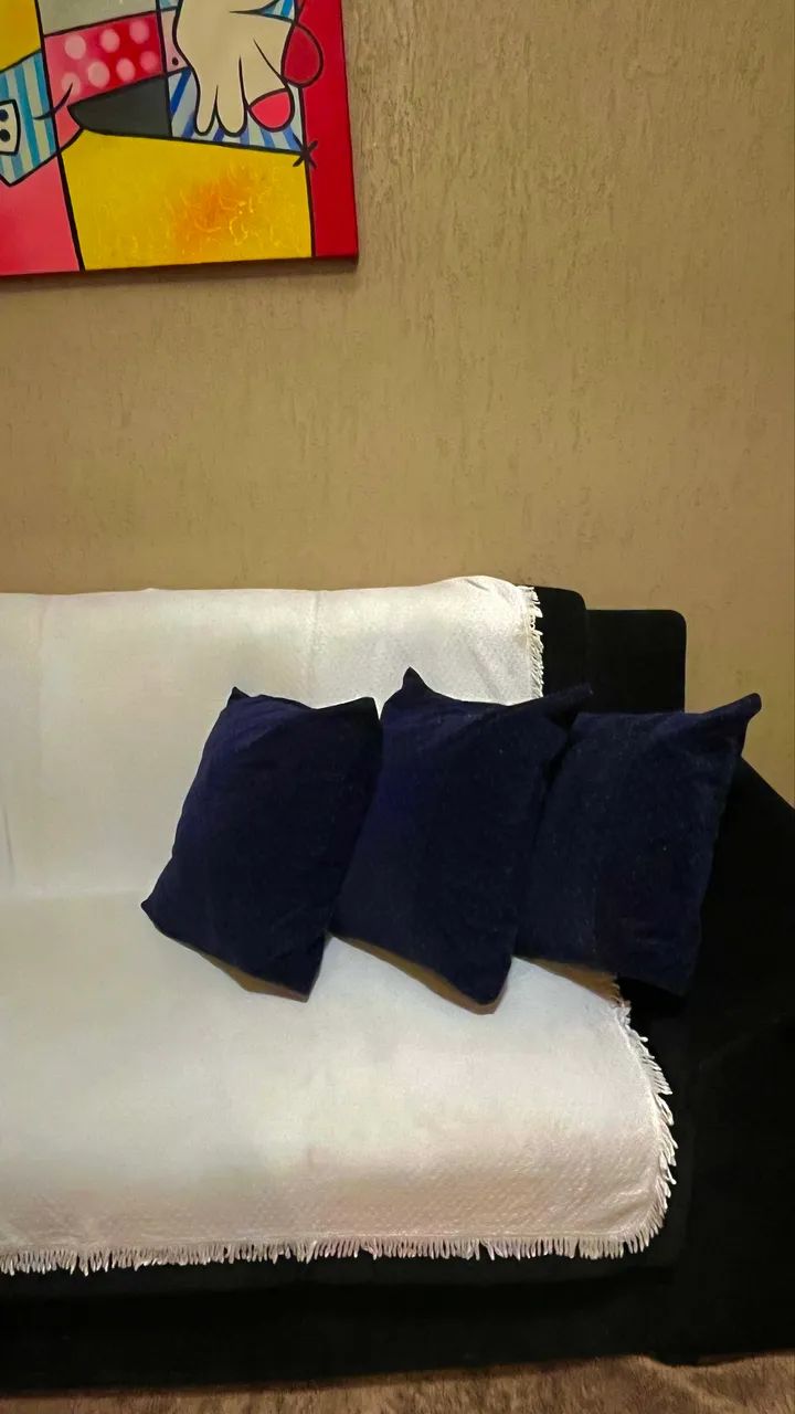 Conjunto de sofá e poltrona de veludo