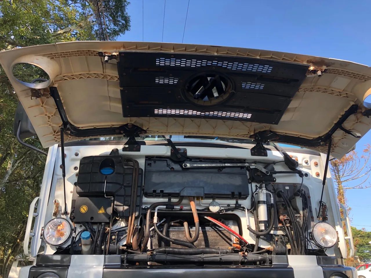 Caminhão Volkswagen 31-330 6x4 2013 km 133.000 (Caçamba Pistao frontal ) - Foto 15