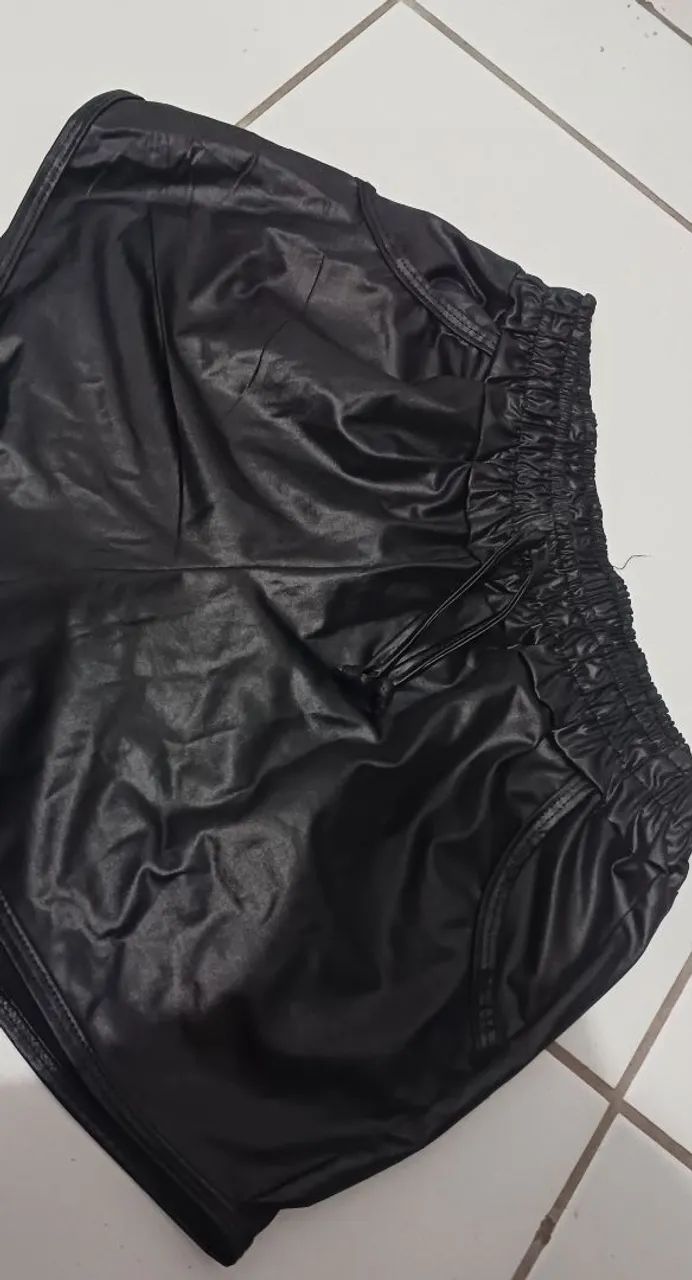 Shorts de couro sintético preto - Foto 3