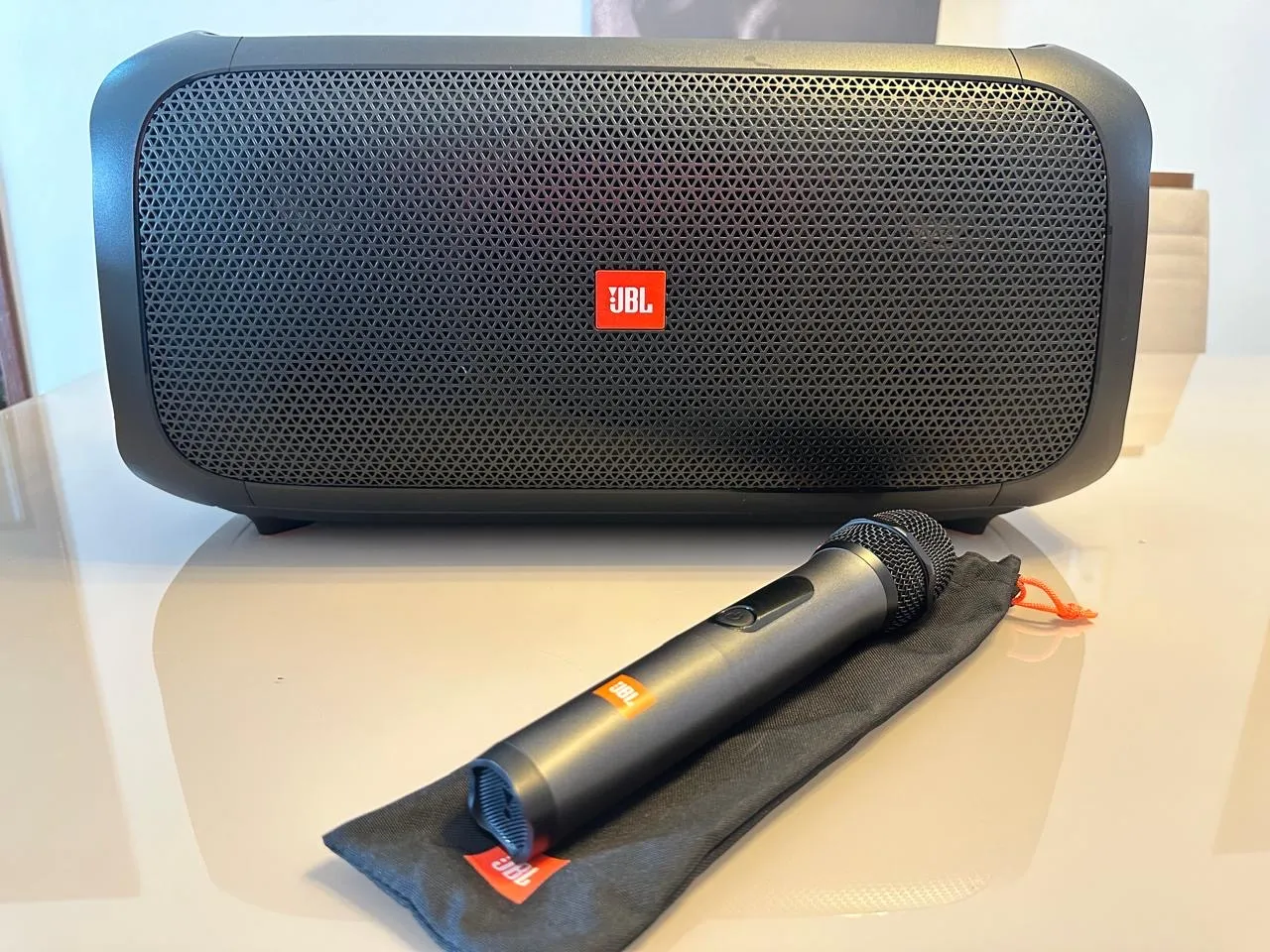 JBL PartyBox com Microfone - Som Potente!