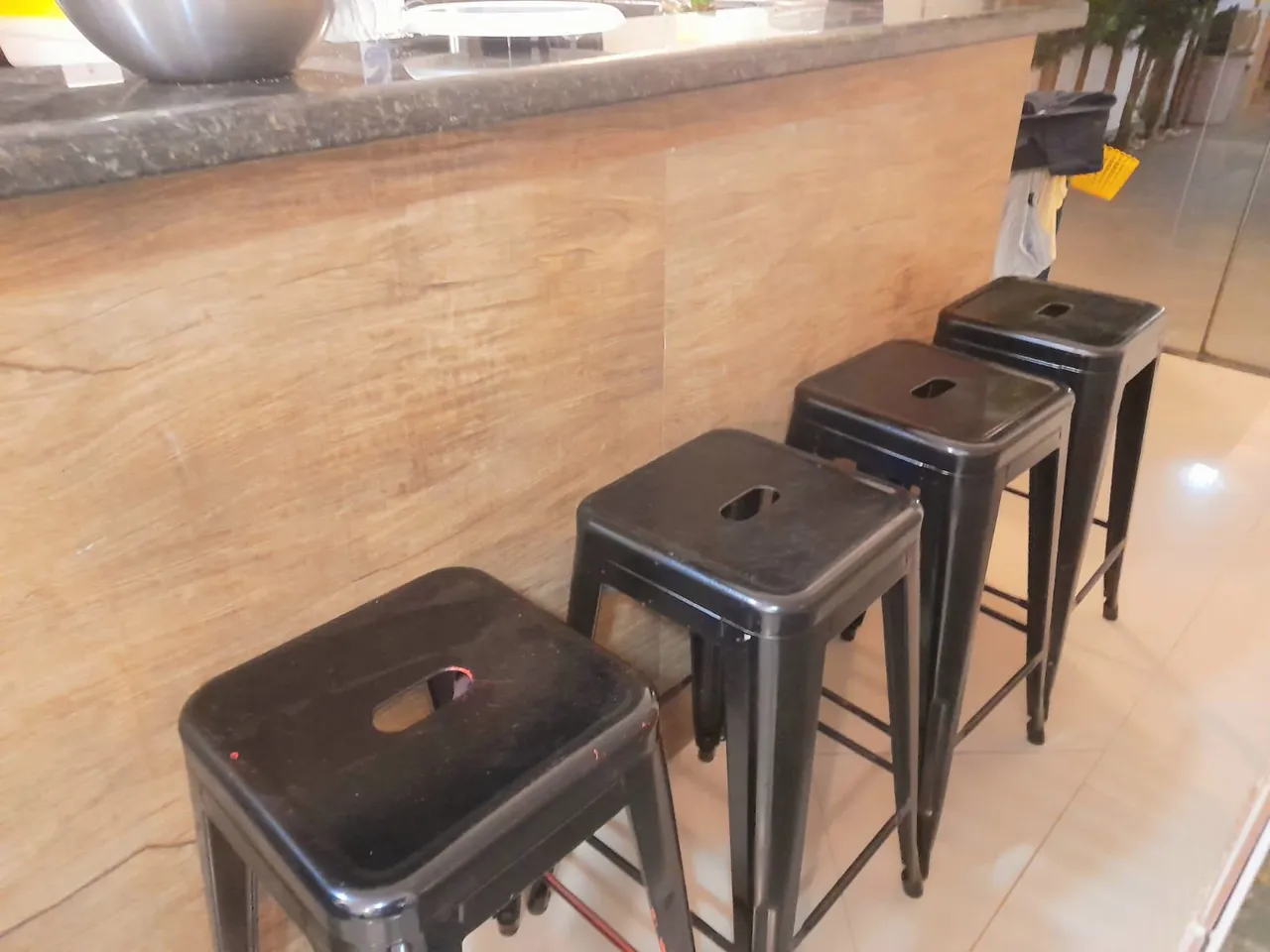 4 Banquetas de Metal Pretas