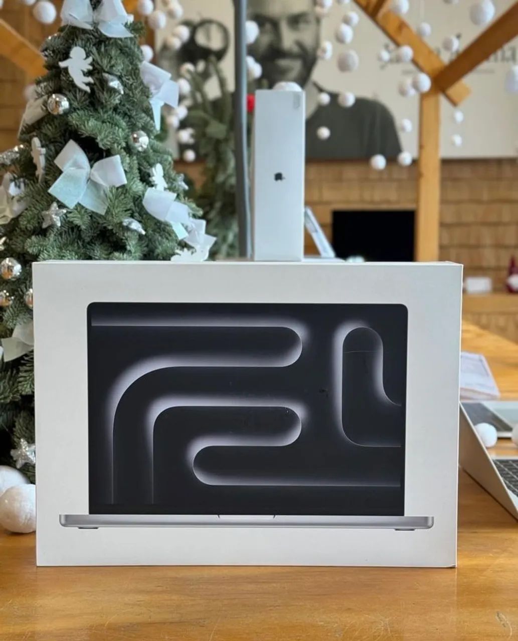 MacBook Pro Processador M3 Pro 1TB SSD 18RAM - Novo na Caixa - Apple