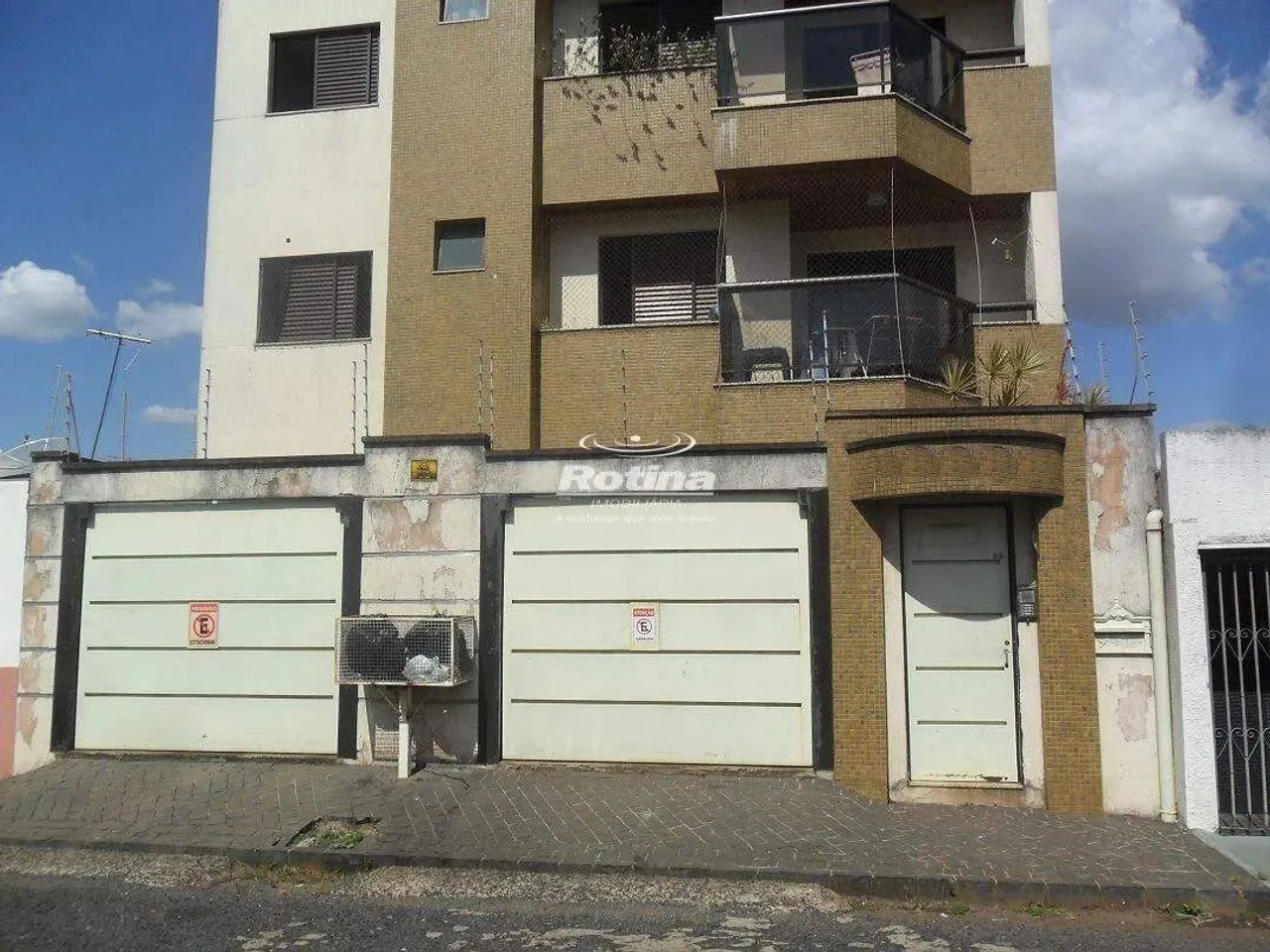 Apartamento para alugar, 3 quartos, Brasil - Uberlândia/MG - Rotina Imobiliária