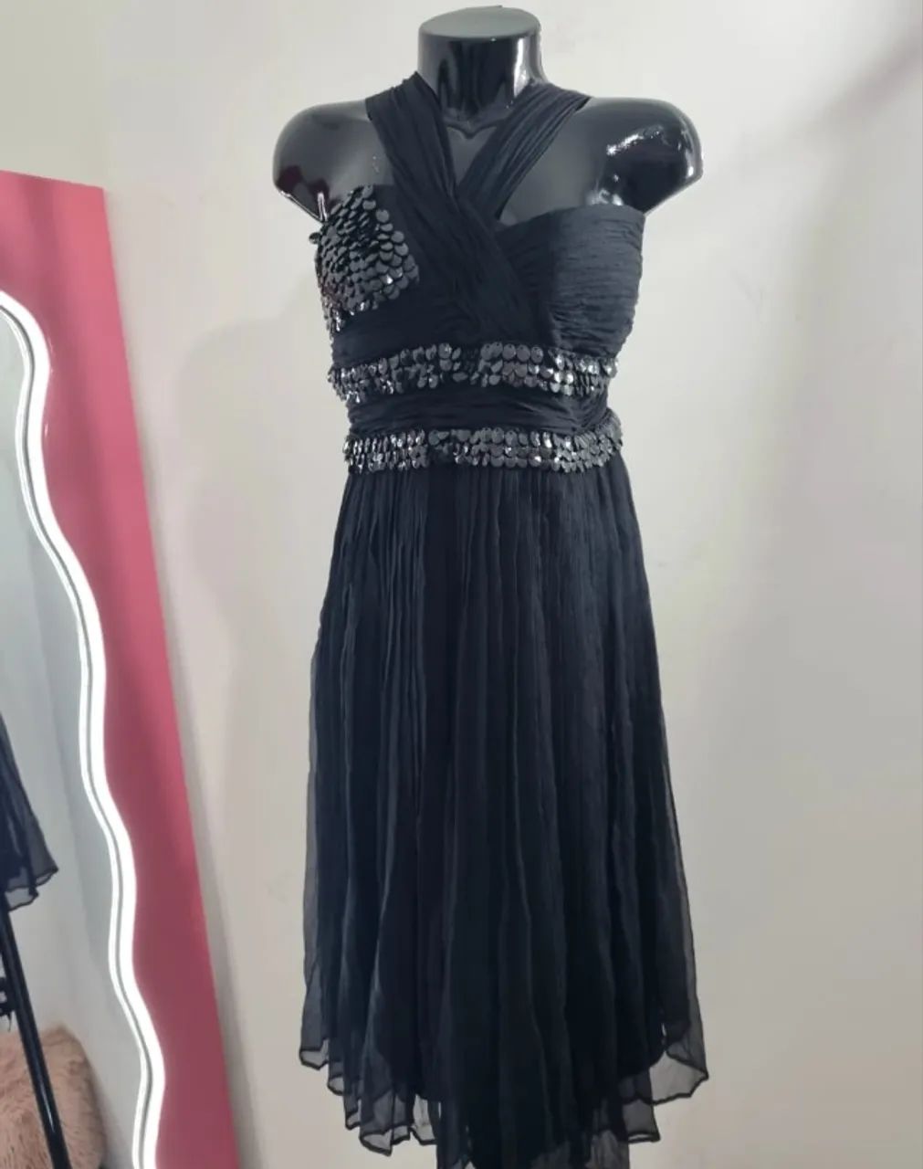 Vestido preto em seda com aplicações Daslu - Foto 3
