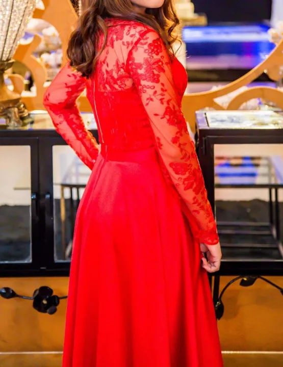 Vestido Vermelho Longo de Renda - Foto 2