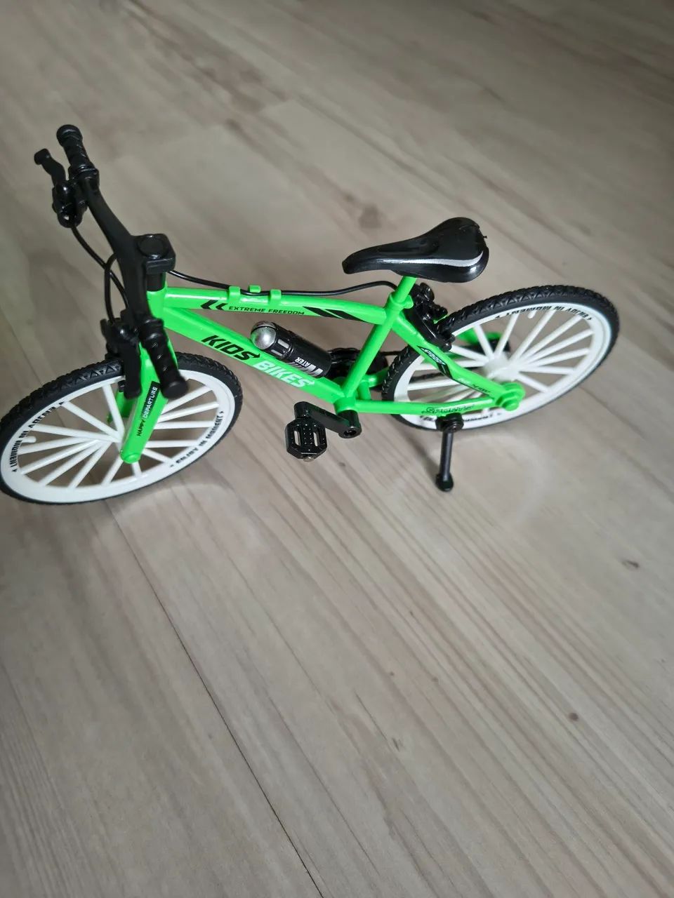 Mini Bicicleta Simulação de Mountain Bike em metal e plástico - Foto 4