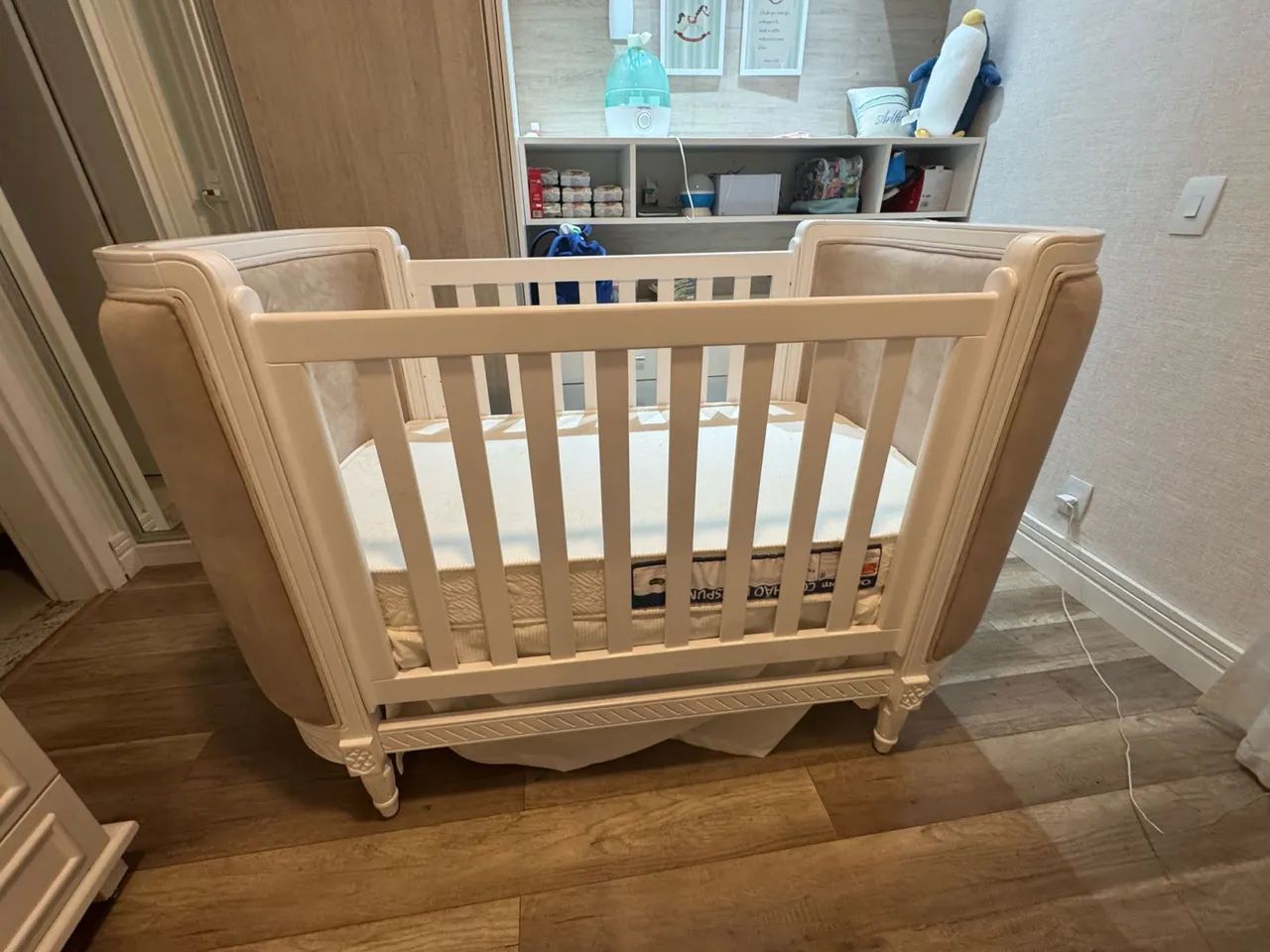 Berço em madeira maciça  em laca