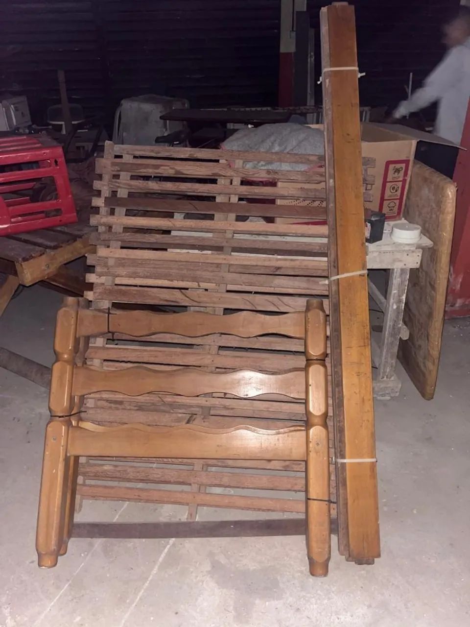 Vende-se cama de solteiro 