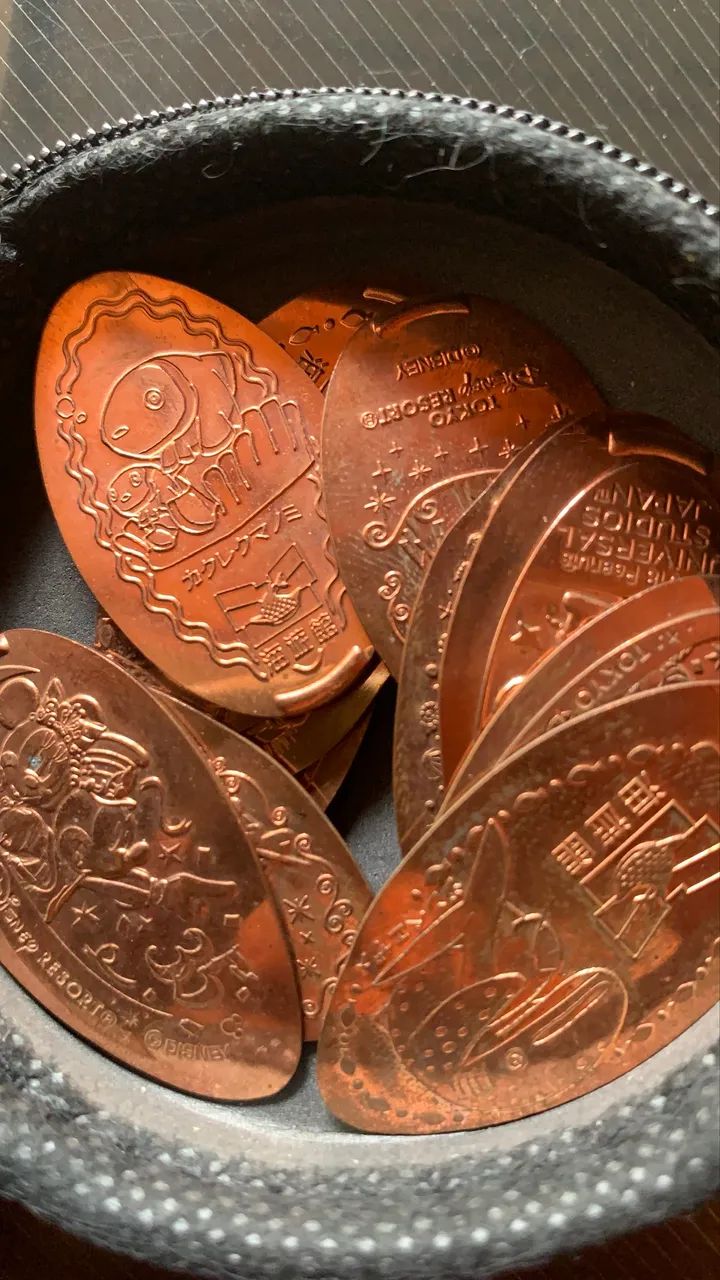 Lote de 11 moedas da Disney Tokyo - Foto 3