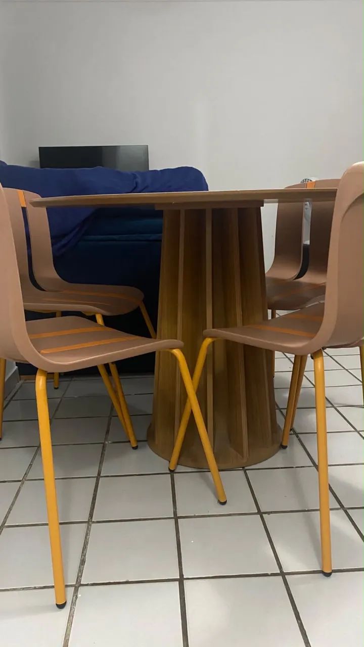 Conjunto de 4 cadeiras e mesa de centro  - Foto 4