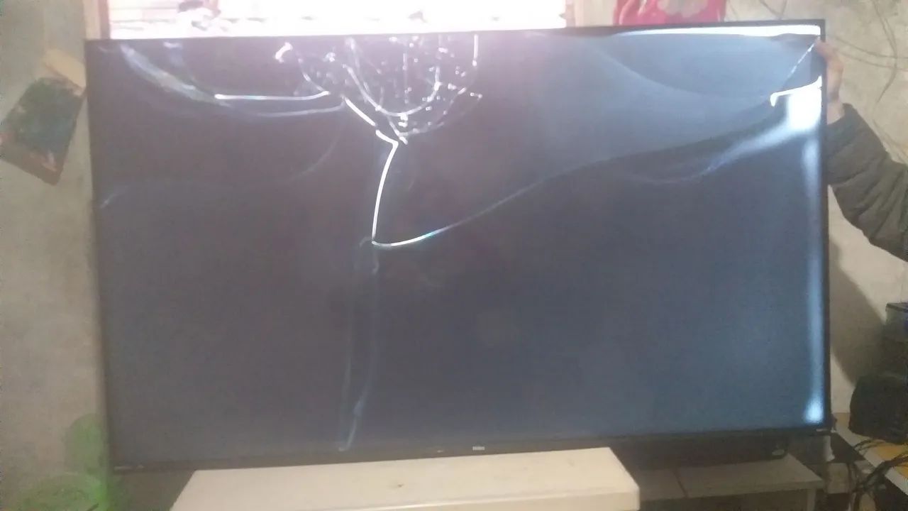 Vendo TV Philco e TV tcl as duas pra retiráda de peças ou concerto tela quebrada as duas - Foto 4