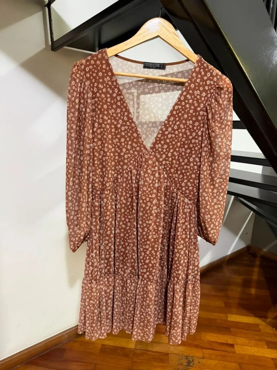 Vestido princesinha marrom com bolinhas brancas 