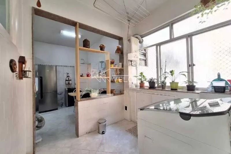 Apartamento : / Residencial / Humaitá